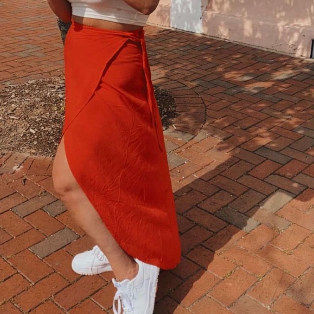 H&M DIVIDED women’s red skirt